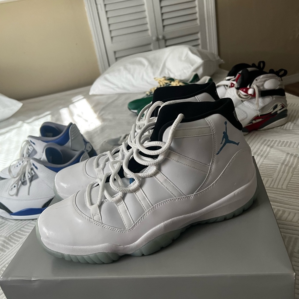 Jordan 11 legend blue